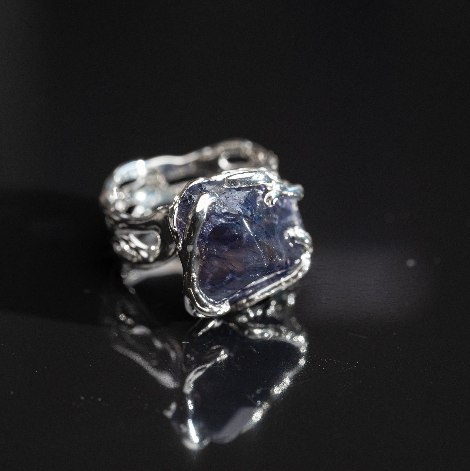 Каблучка з іолітом