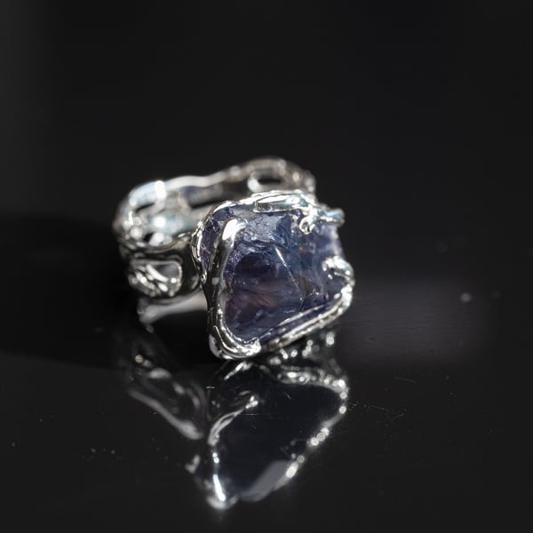 Ring with Iolite