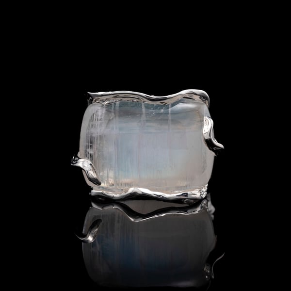 Каблучка з місячним камінням