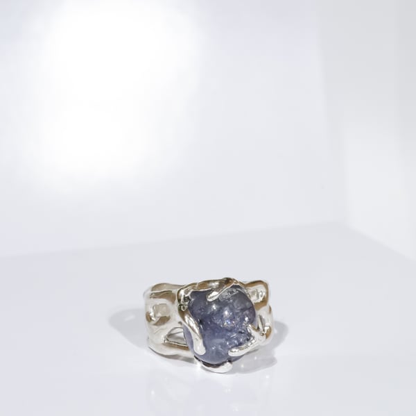 Каблучка з іолітом