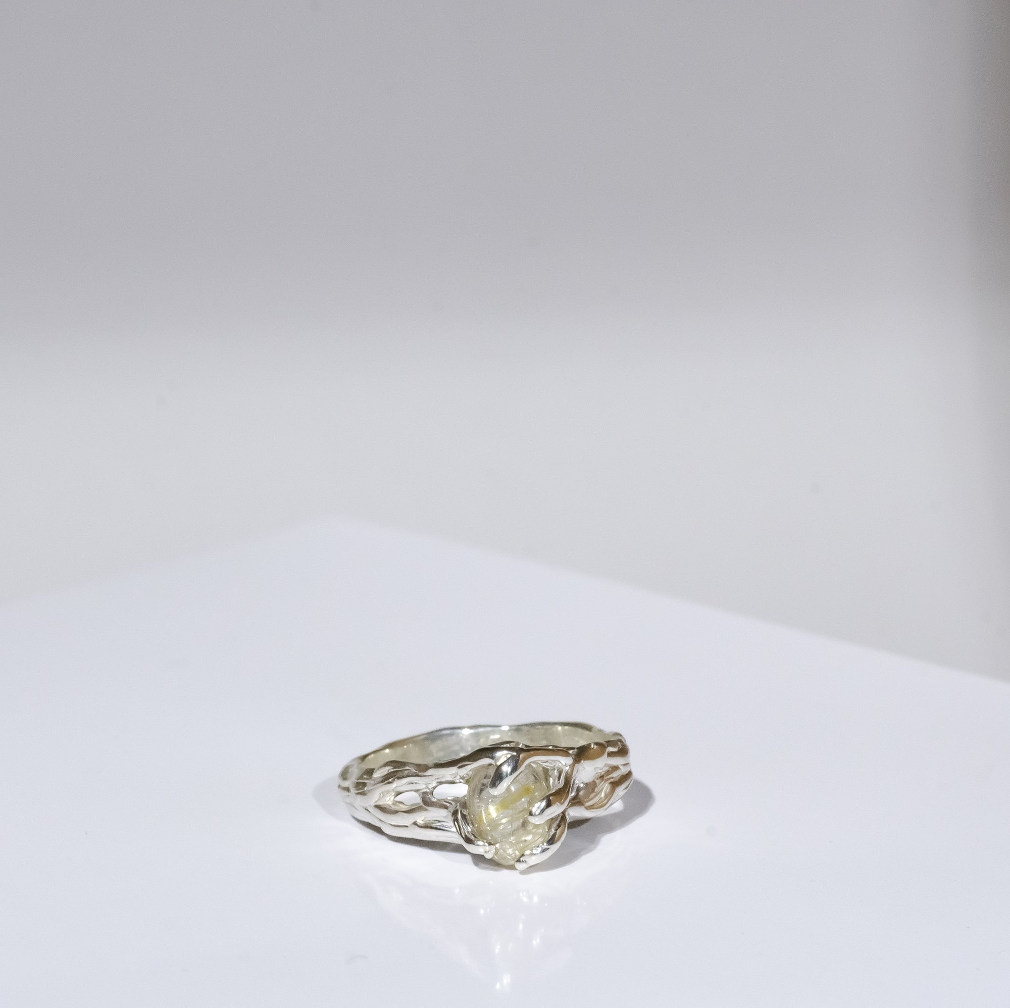 Каблучка з рутилованим кварцом