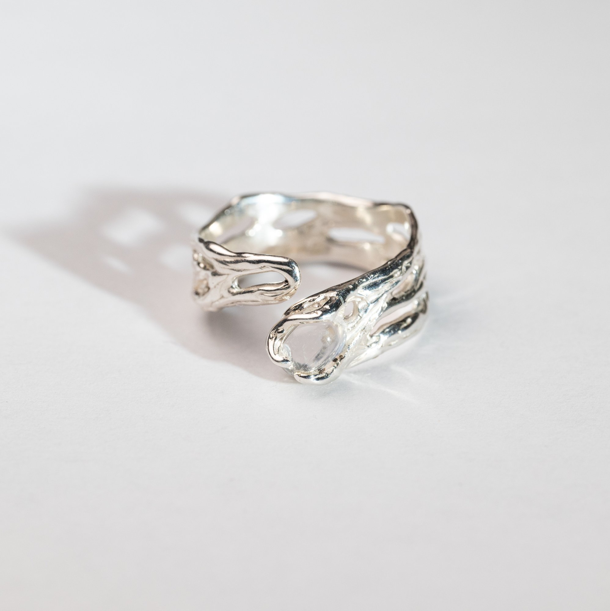 Каблучка з місячним камінням