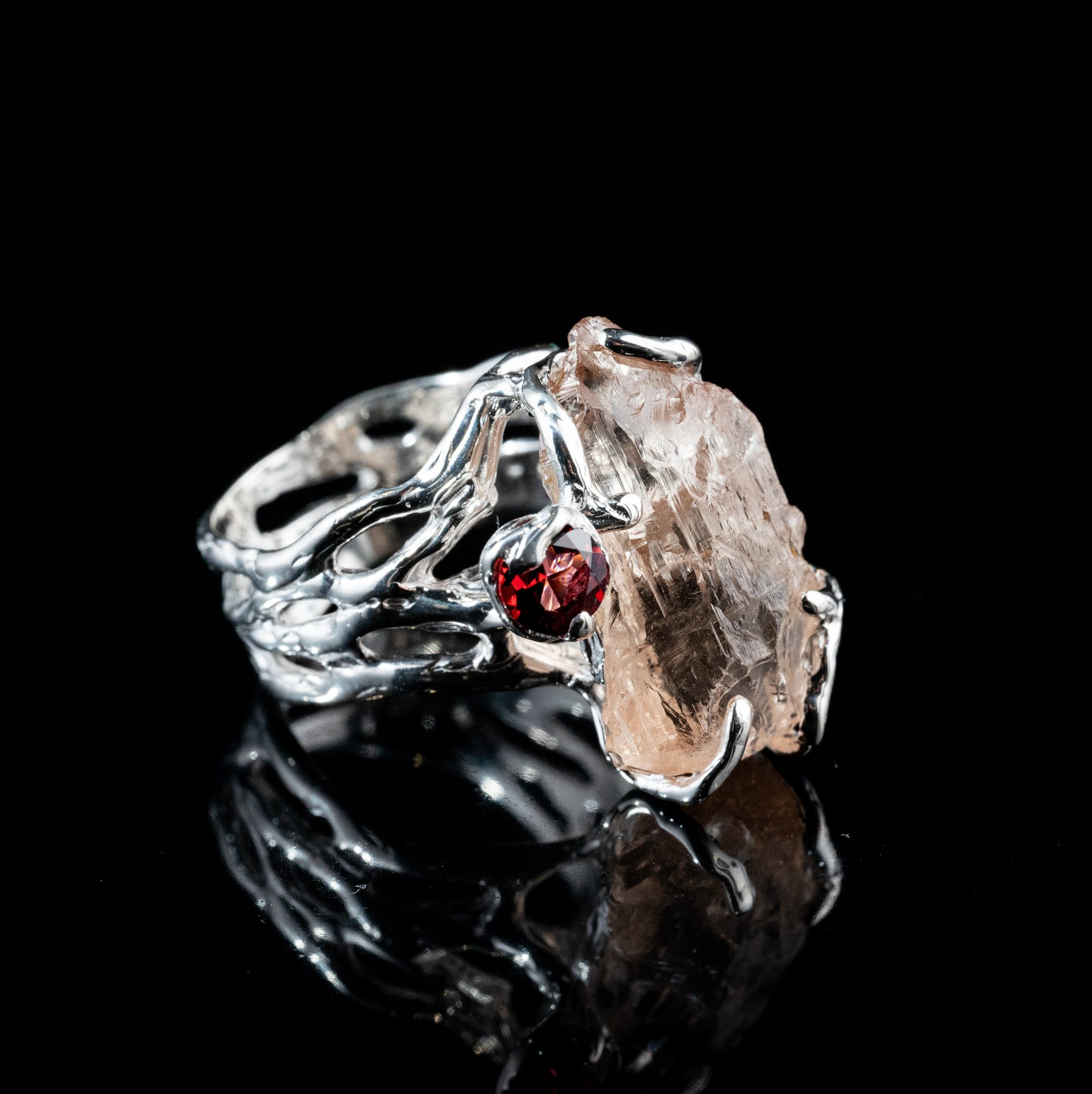 Каблучка з винним топазом та гранатом