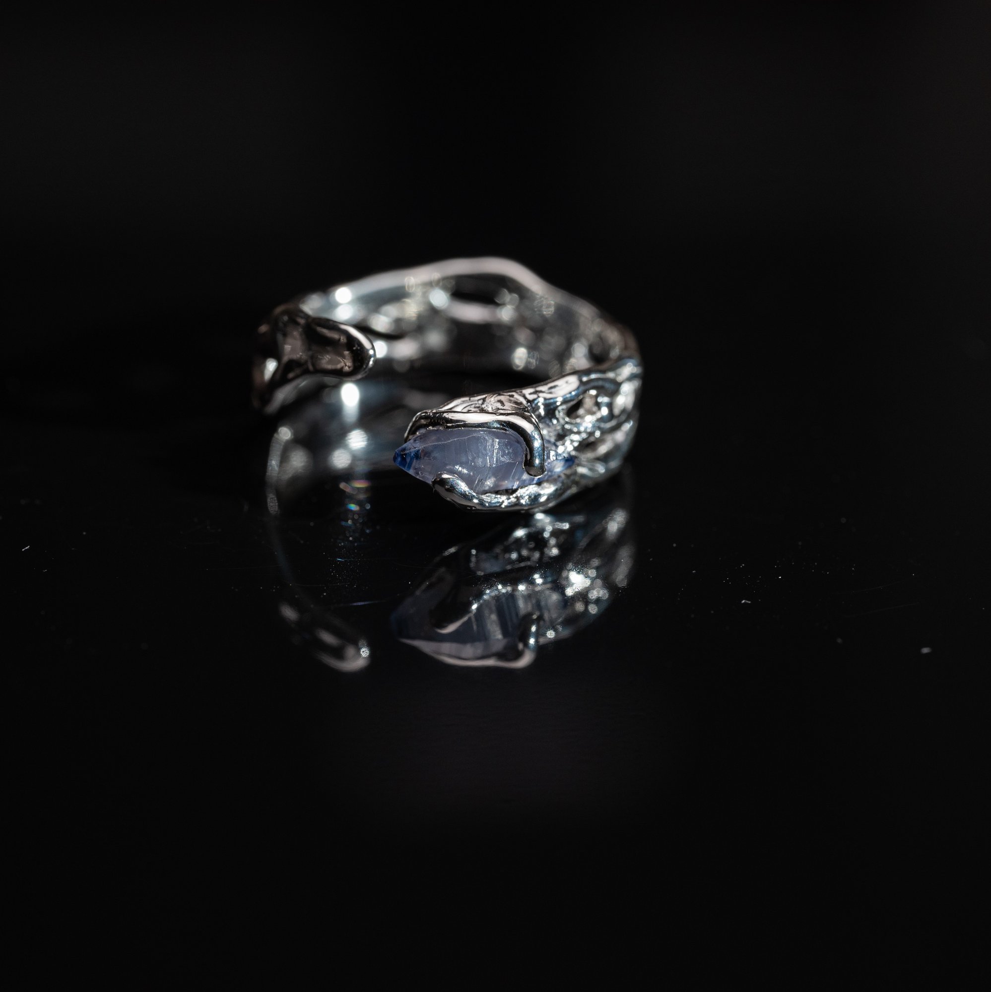 Каблучка з сапфіром