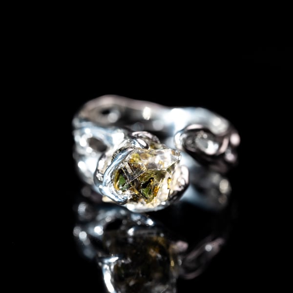 Каблучка з нафтовим кварцом