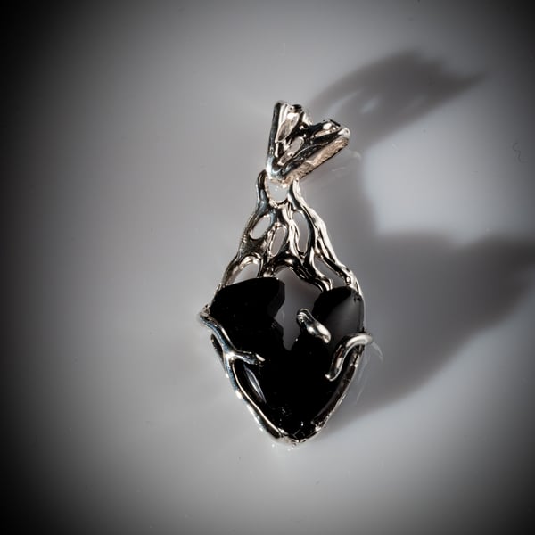 Кулон з турмаліном (шерл)