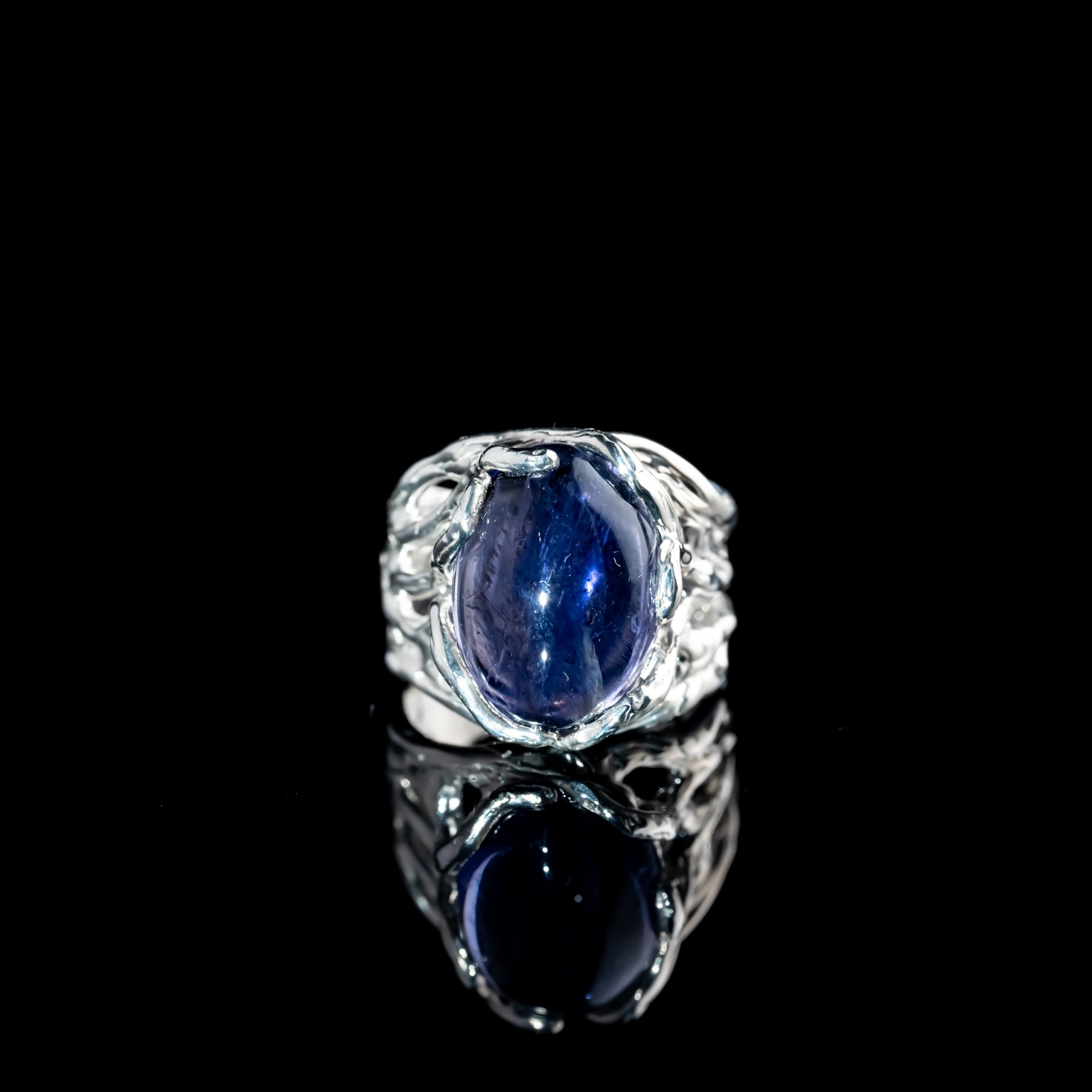 Каблучка з іолітом